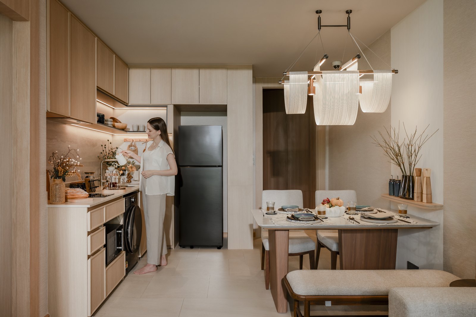 One-bedroom apartment: kitchen and dining corner