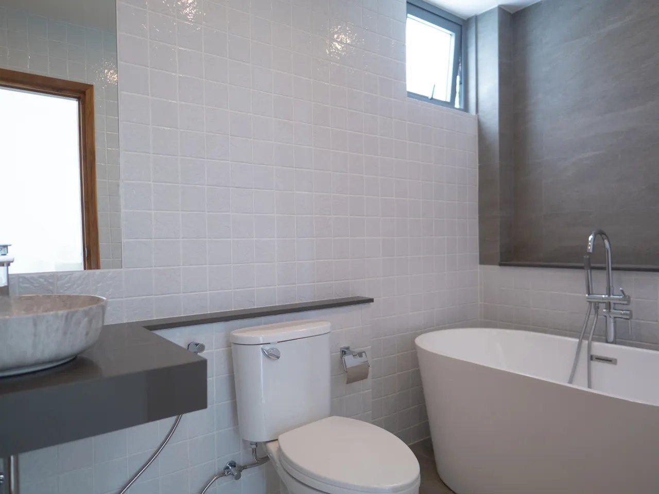 The ground-floor bathroom with a freestanding tub