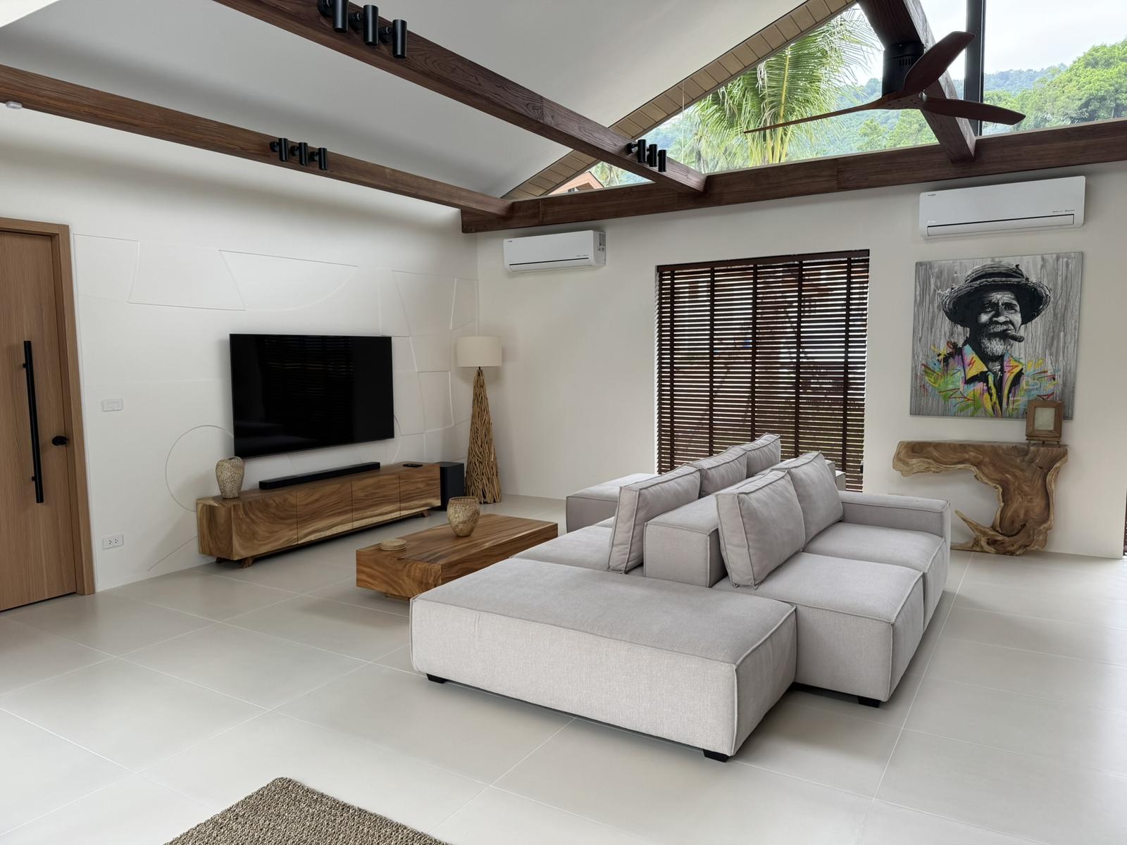 Living area with a solid-wood media unit