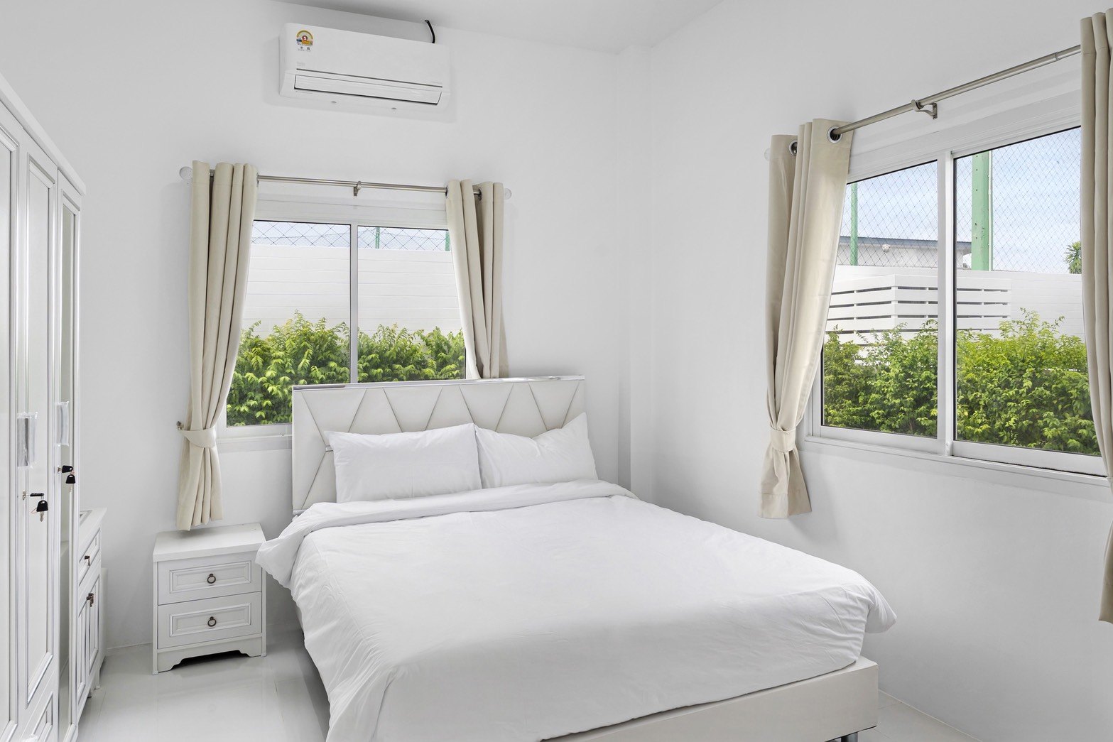 Second bedroom, windows on two sides
