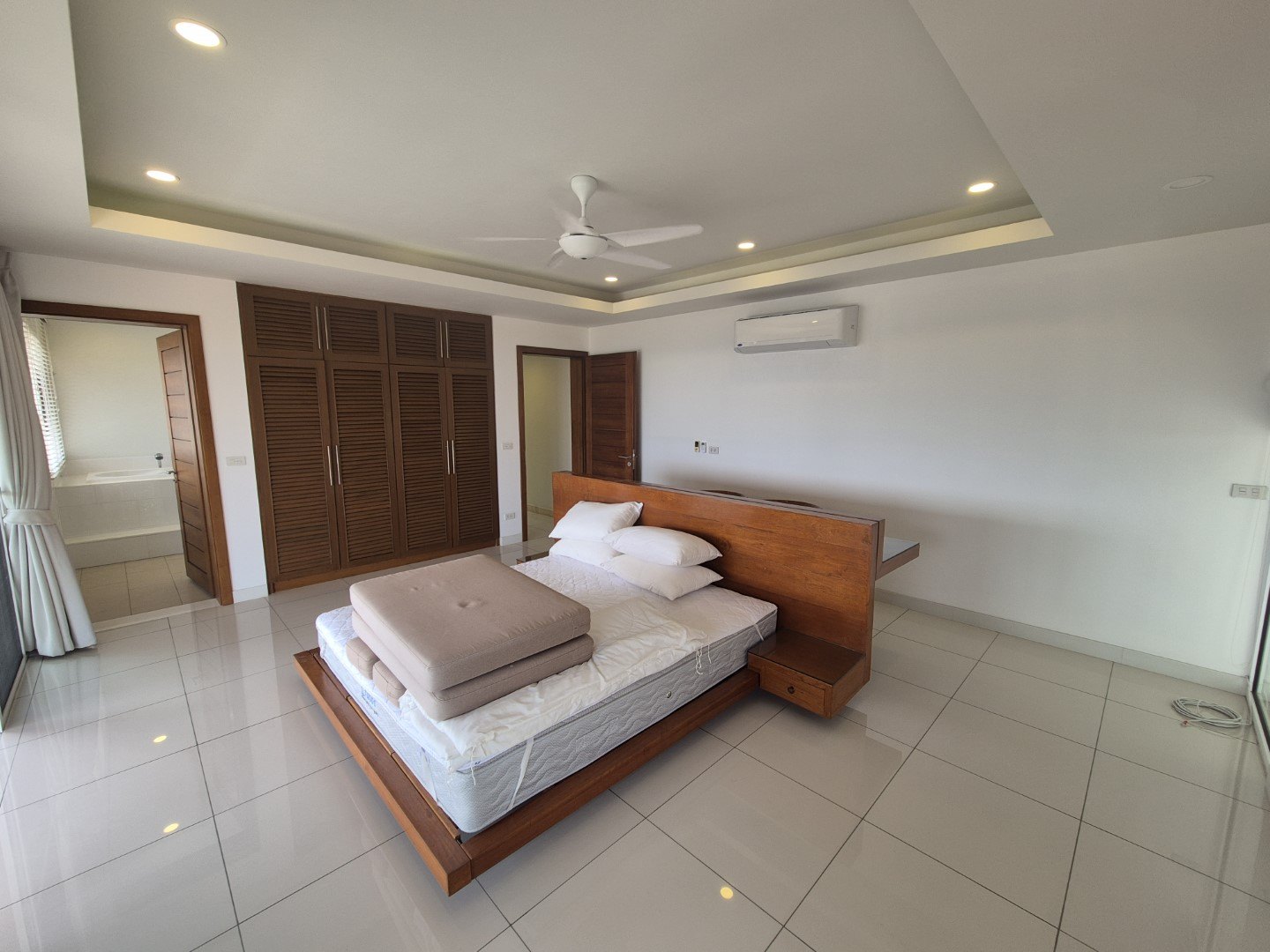 A double bedroom with its own bathroom