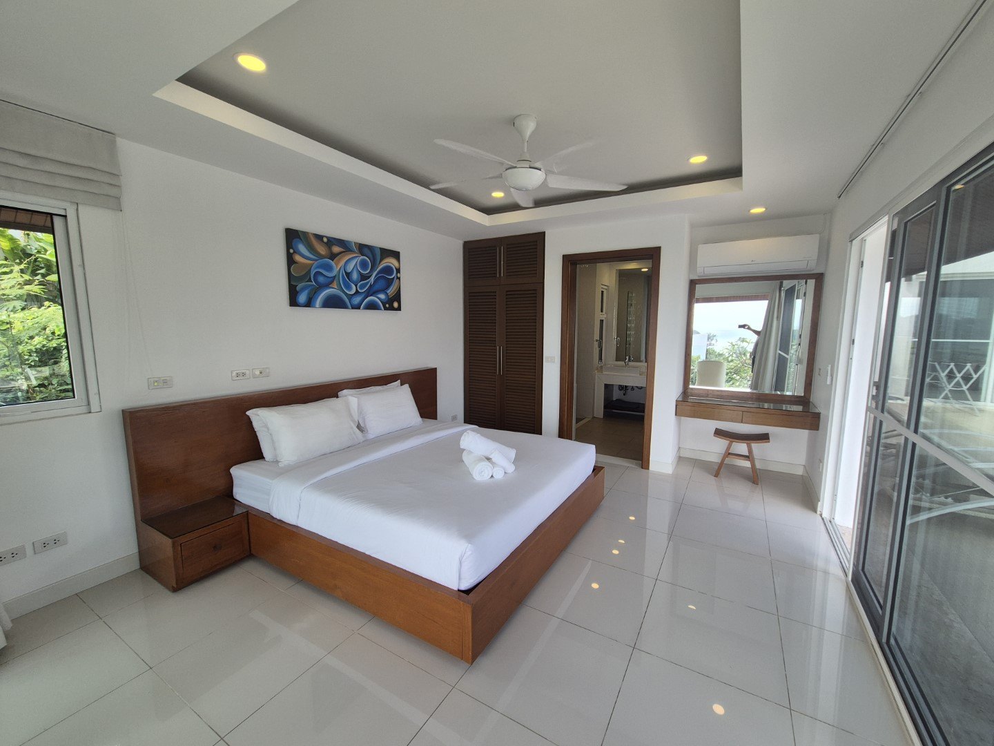 A guest bedroom in the second pavilion