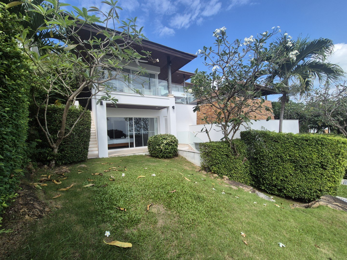 The planted garden and the villa behind it