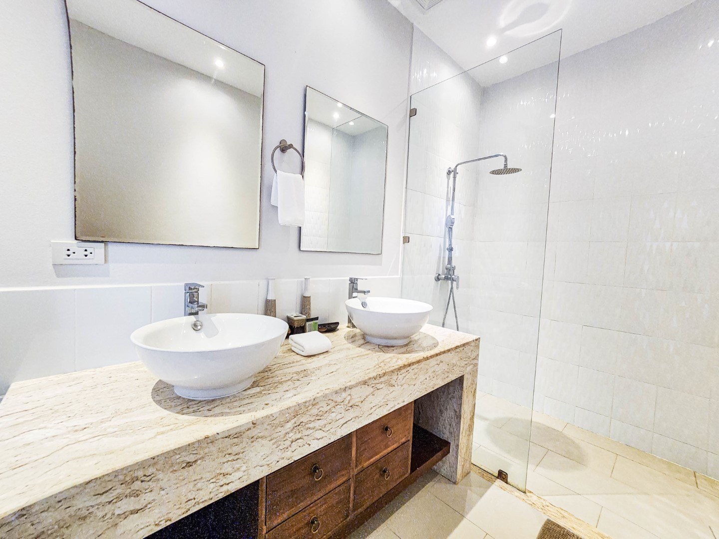 The bathroom with its bathtub
