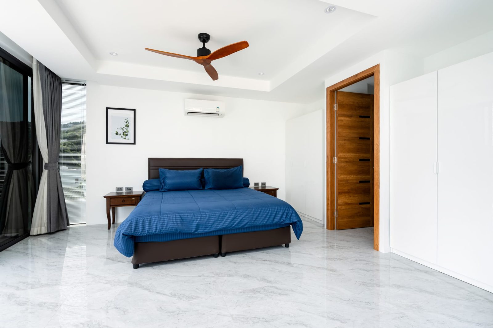 Guest bedroom with a timber door