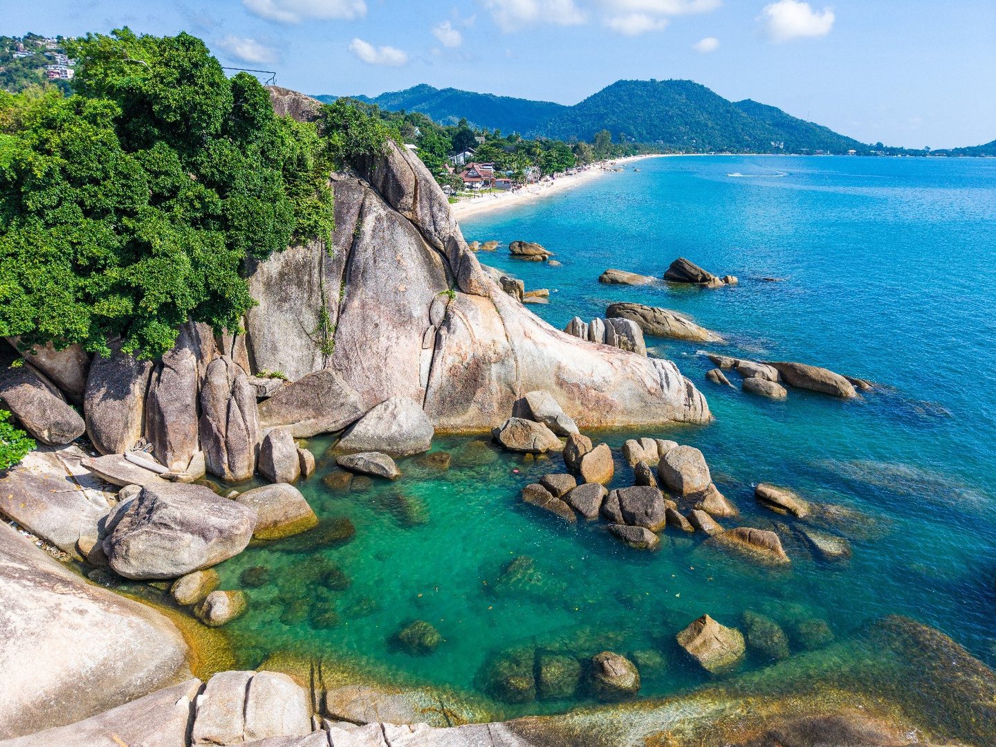 Beach and rocks near Lamai
