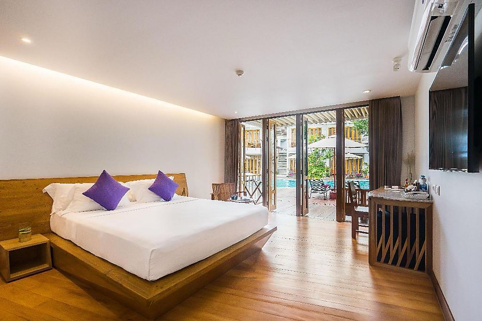 Room opening onto the pool terrace