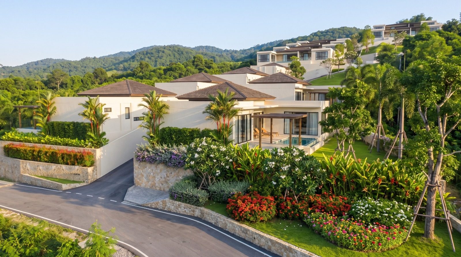The entrance and the first villas in the afternoon light