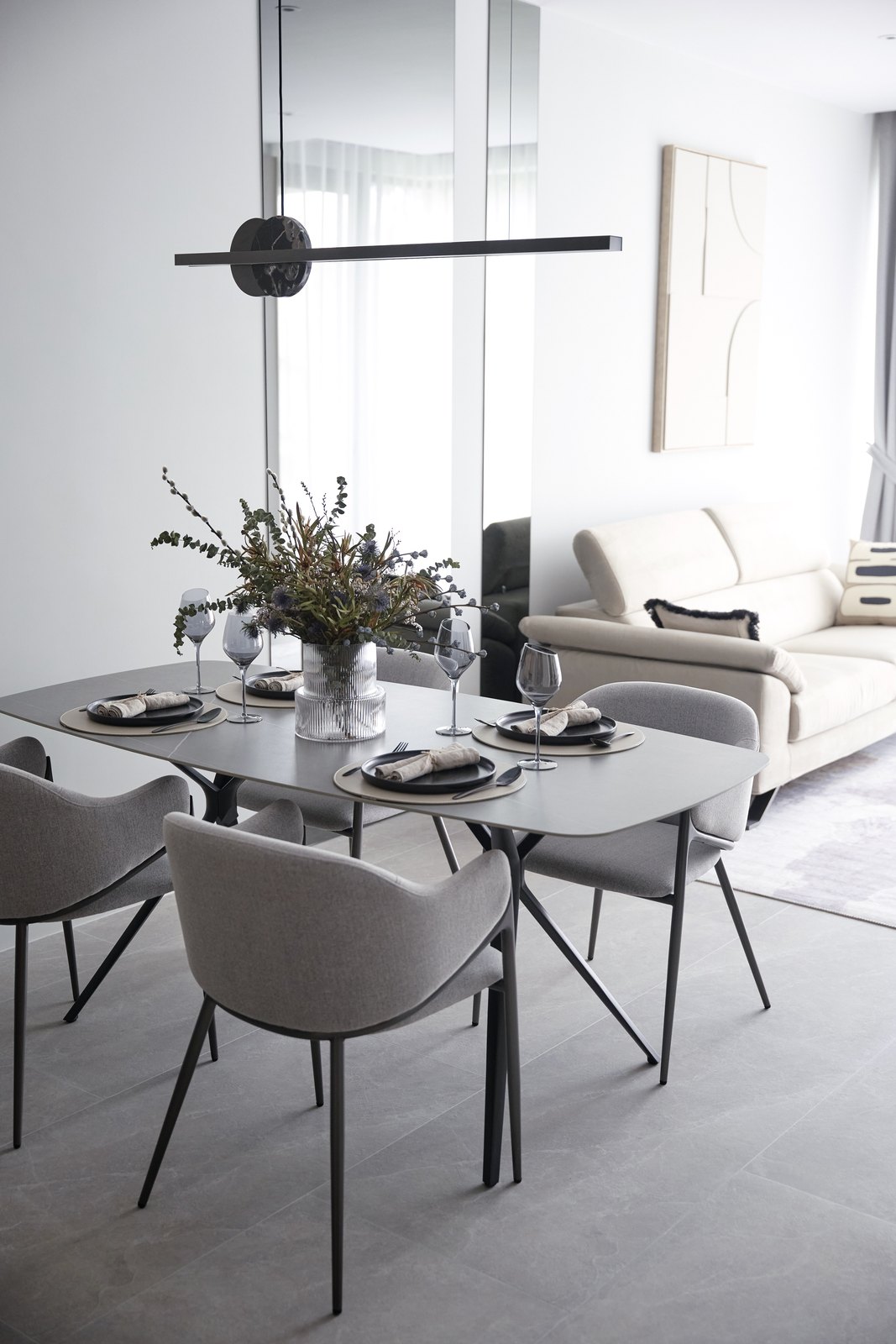 Show apartment: dining area in front of the living room