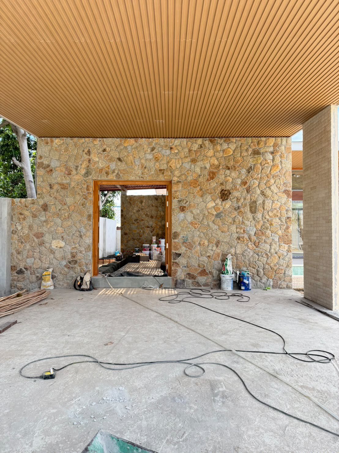 The entrance passage in natural stone